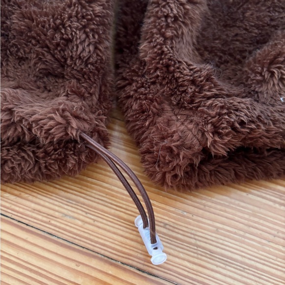 NWT Forever 21 Brown fuzzy pullover size Med - Picture 3 of 3